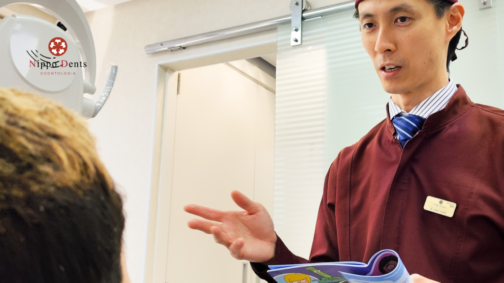 Dr Joney explicando por que apenas usar placa pode não resolver o bruxismo