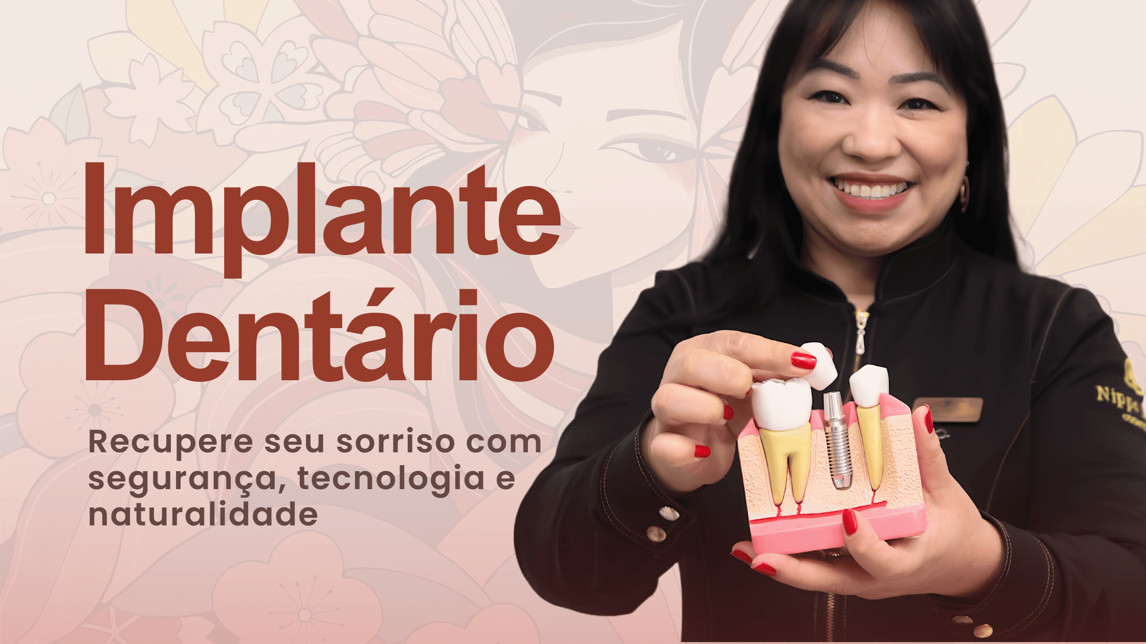 Dra Claudine apresentando modelo de implante dentário na Nippo Dents Odontologia em São Paulo