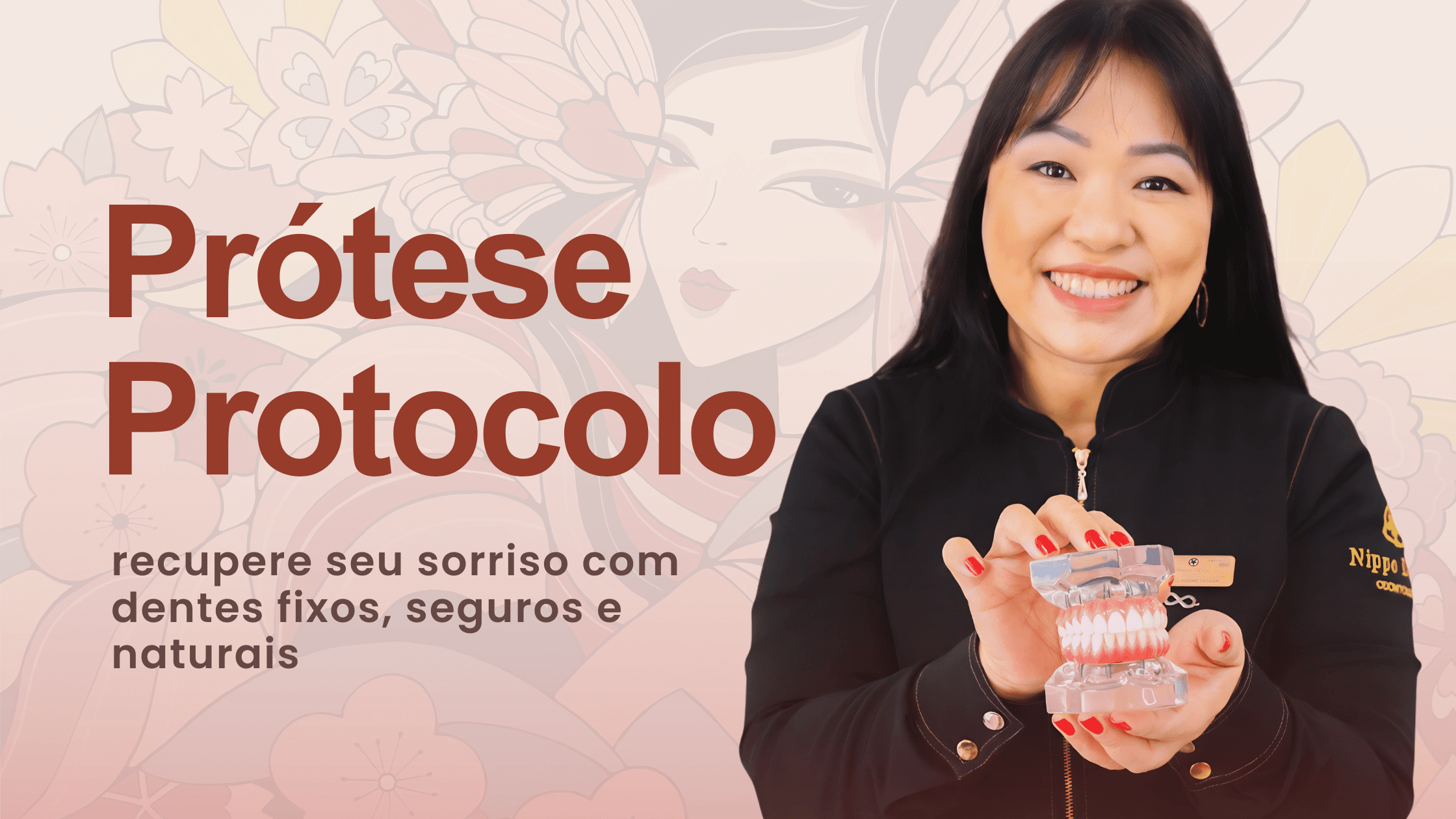 Dra Claudine apresentando modelo de prótese protocolo fixa sobre implantes na Nippo Dents Odontologia