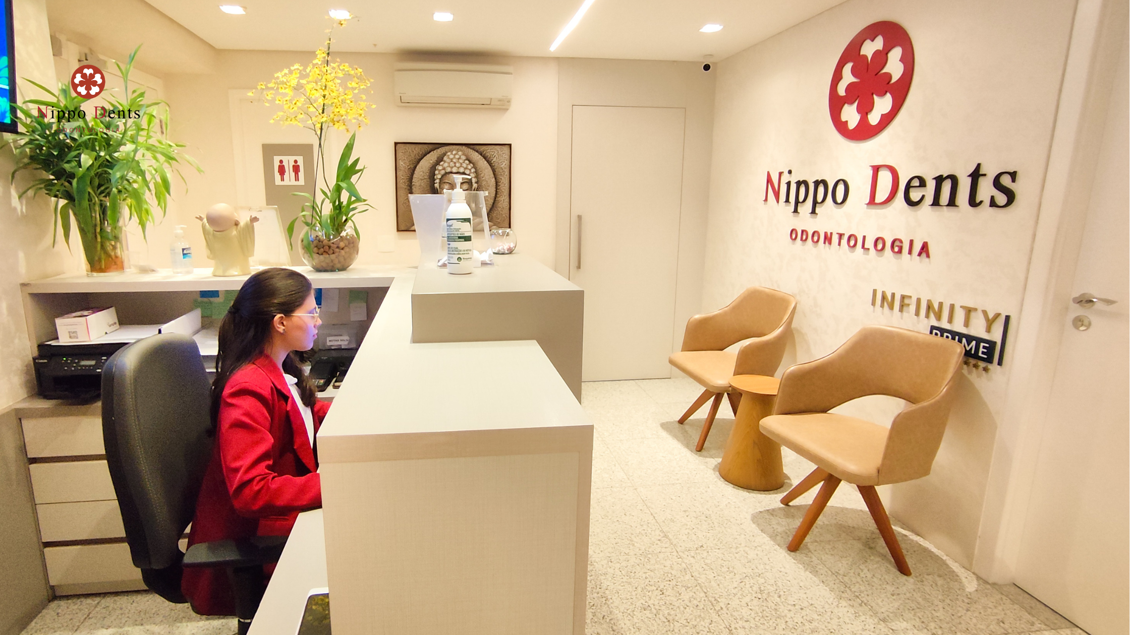 Recepção moderna da Nippo Dents Odontologia localizada no bairro de São Judas em São Paulo.