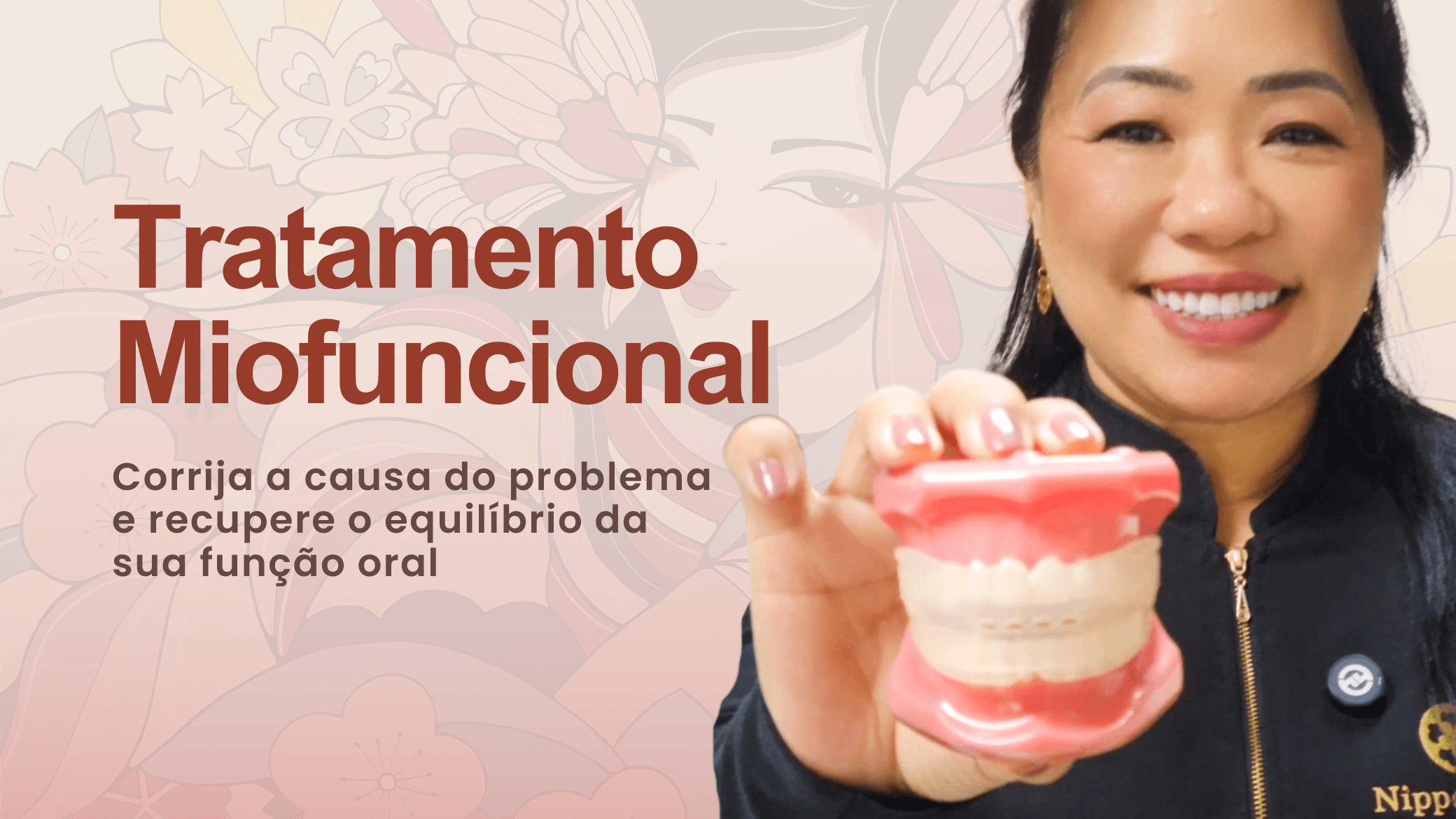 Dra. Claudine apresentando dispositivo Myobrace utilizado no tratamento miofuncional para reeducação funcional da musculatura oral.